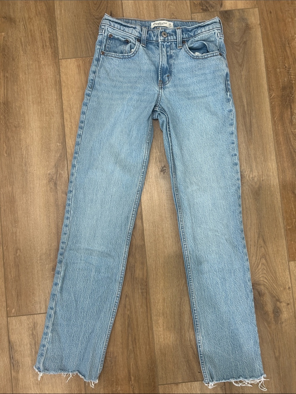 Abercrombie & Fitch The ‘90s Straight Mid Rise